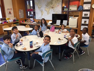 1-Kids eating snack before the program starts